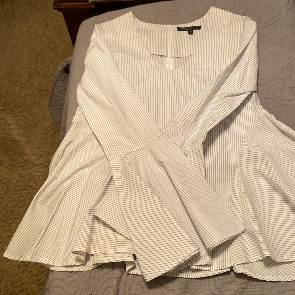 Romeo and Juliet peplum top sz small white with blue stripes